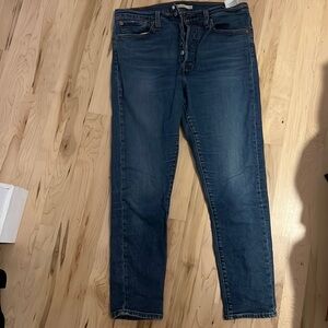 Levi’s wedgie skinny jeans 👖